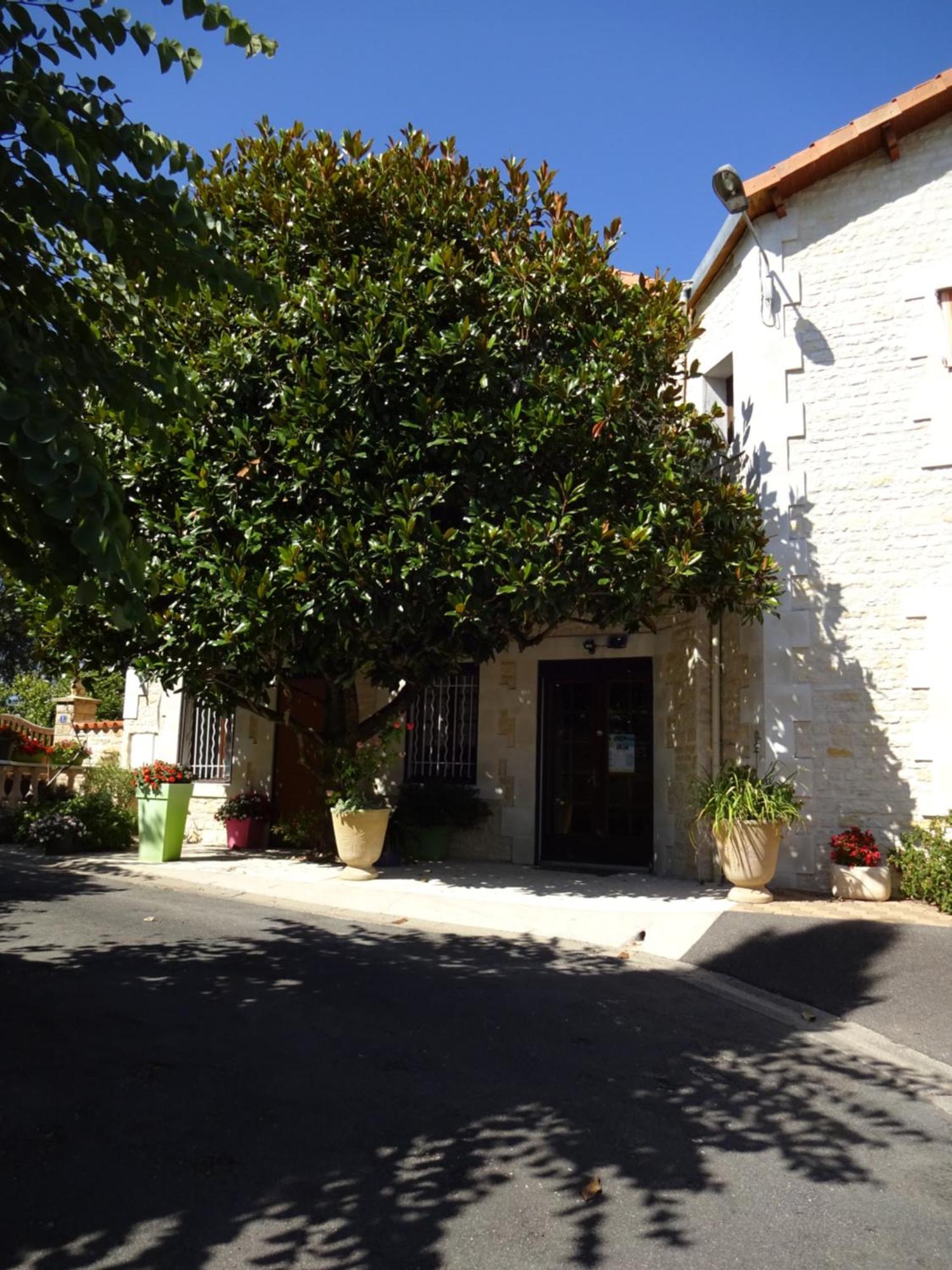 Aux Orangers Luxé Exterior foto