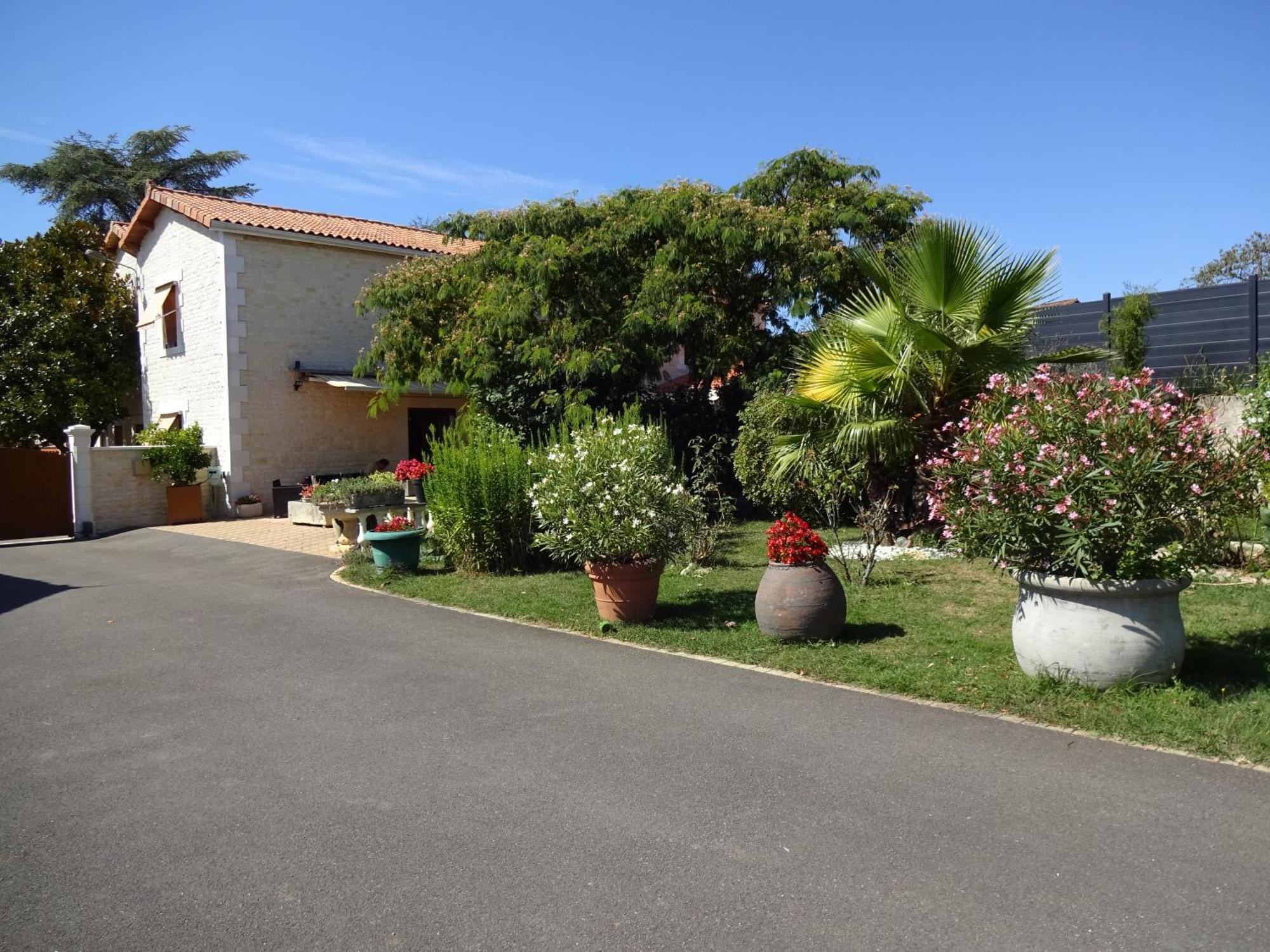 Aux Orangers Luxé Exterior foto