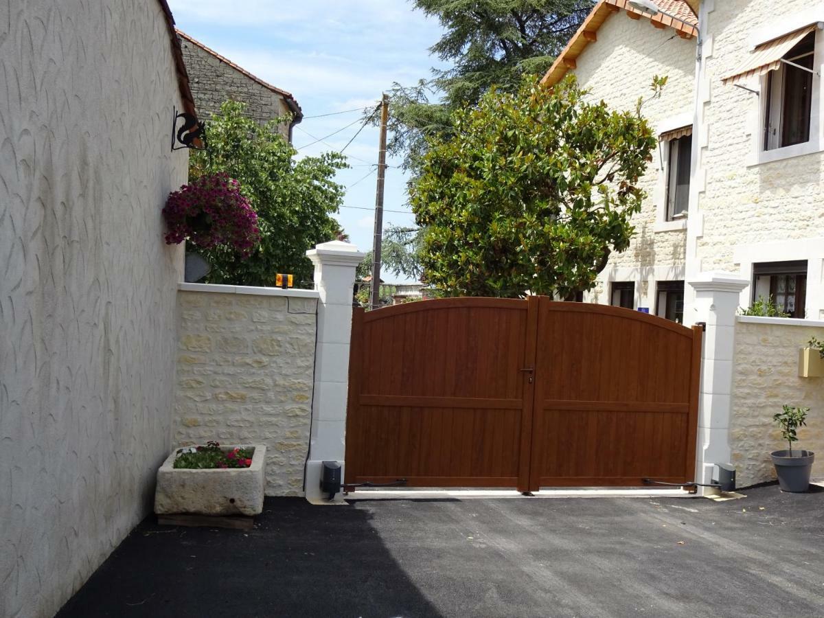 Aux Orangers Luxé Exterior foto